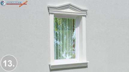 Klasszikus ablakstukkó csúcsos timpanonnal