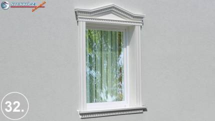 Szembetűnő ablakstukkó Kecskemét 122 díszléccel és csúcsos timpanonnal