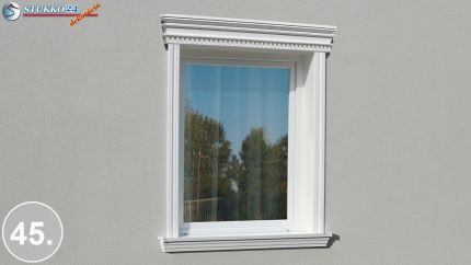 Ablakstukkó farkasfog mintával és esztétikus ablakkeret díszlécekkel