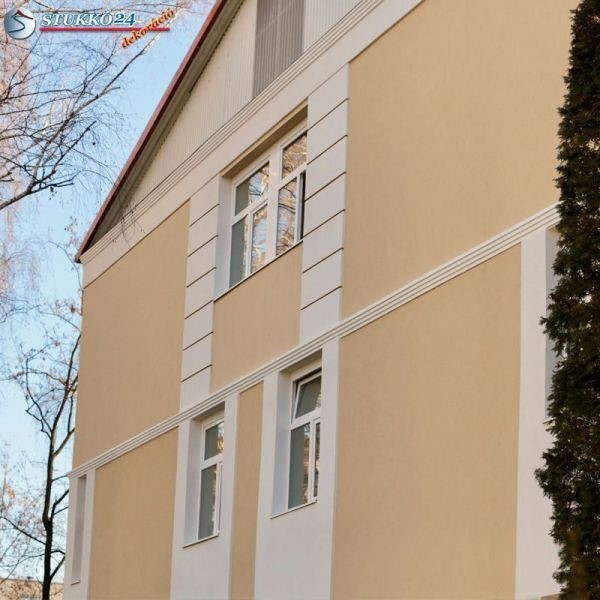 Osztópárkány épület homlokzatán