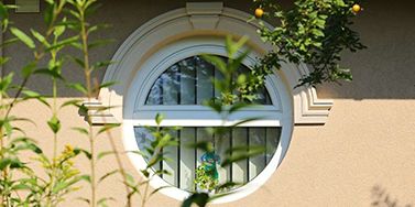 körablak díszítése stukkóval