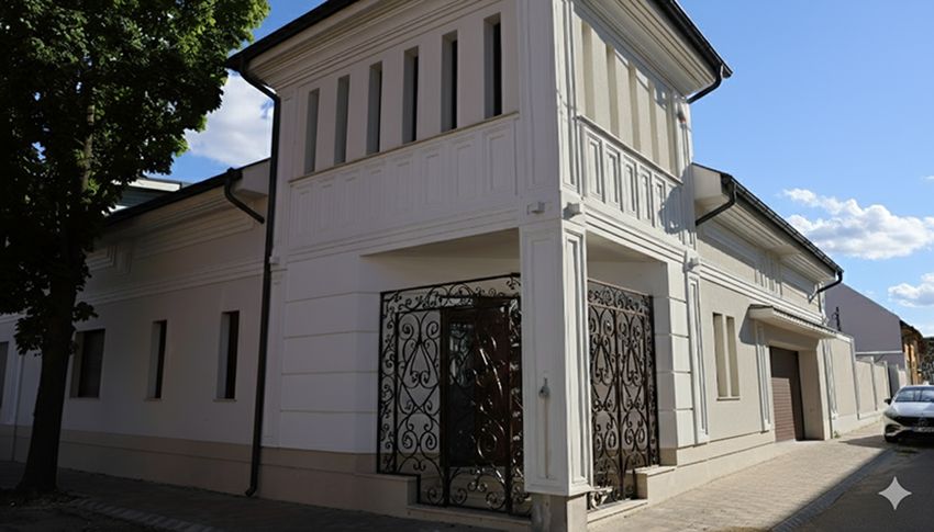 Kültéri stukkómegoldások harmonikus homlokzatdíszítéshez a Hatvan 130, Siófok 135 és Pomáz 127 díszlécekkel – egy minta három méretben